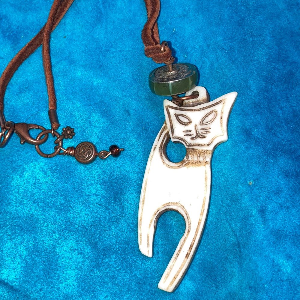 Jade (in Sterling) and Bone Cat charm on leather - Picture 2 of 7